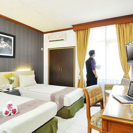 Hotel Cirebon Plaza Exterior foto
